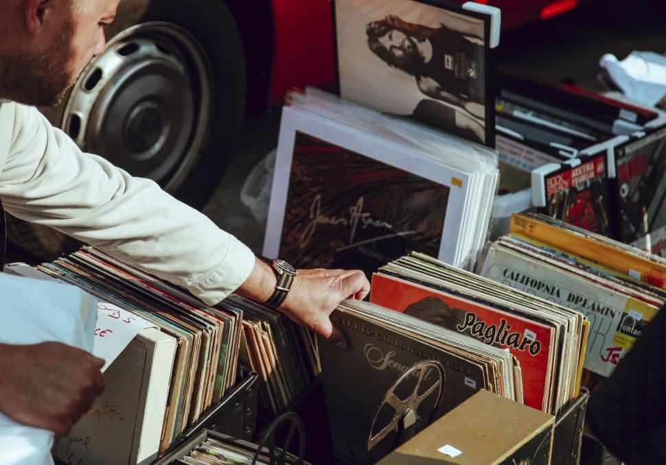 5 Essential Tools Every Vinyl Collector Should Own